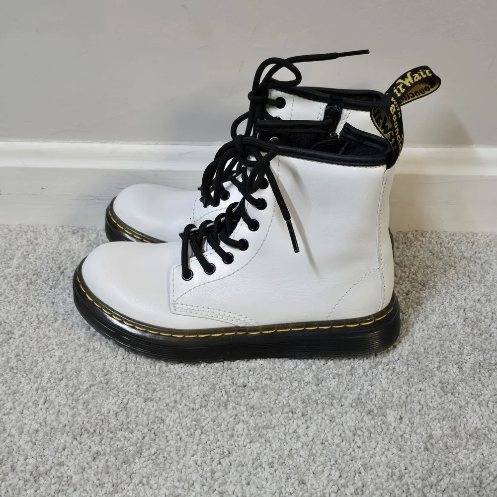 Doc Dr. Martens Girls Zavala J AW004 Lace Up Combat Boot White Size‎ 1 Youth
